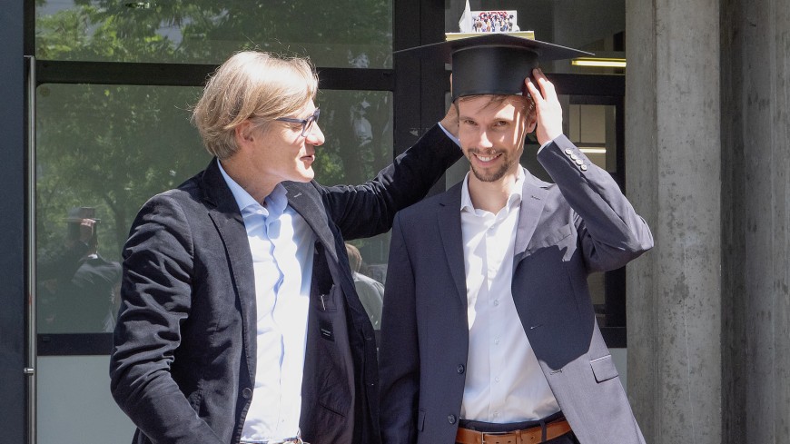 Übergabe des Doktothutes