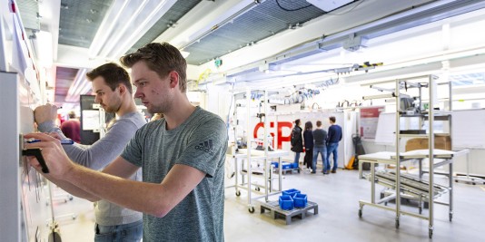 Studierende in der Prozesslernfabrik 
