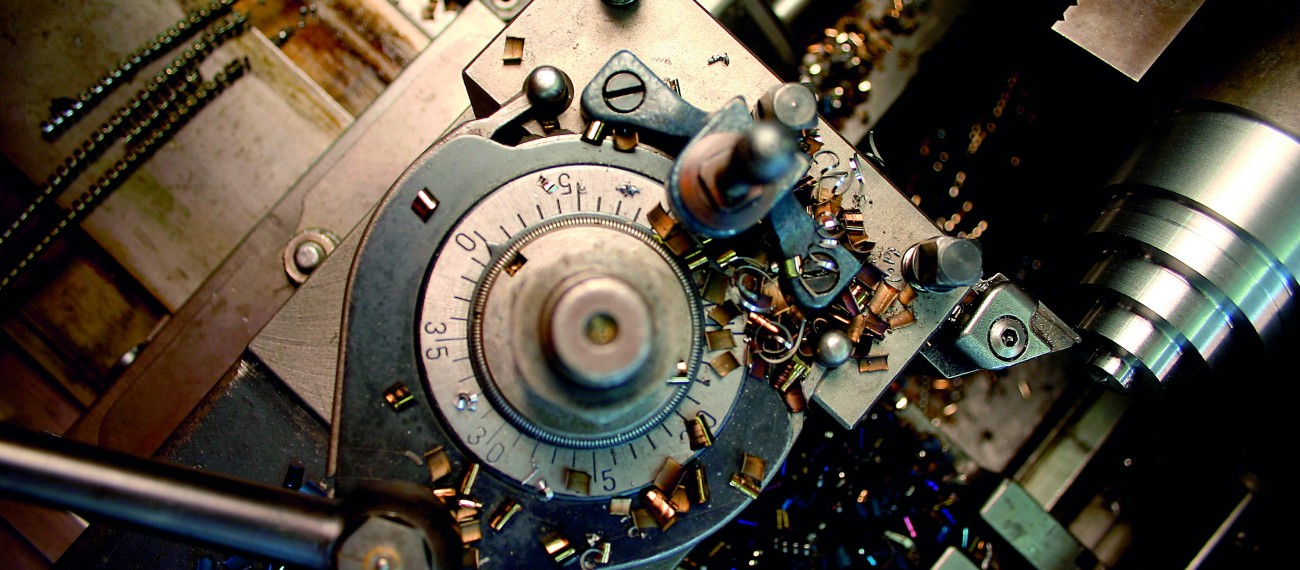 Späne in künstlerischem Szenario auf einer Drehbank